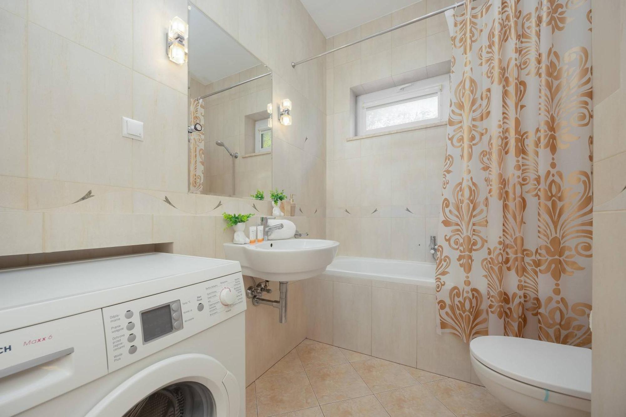 Kwiatkowskiego In Perfect For Remote Work By Renters Apartment Warschau
